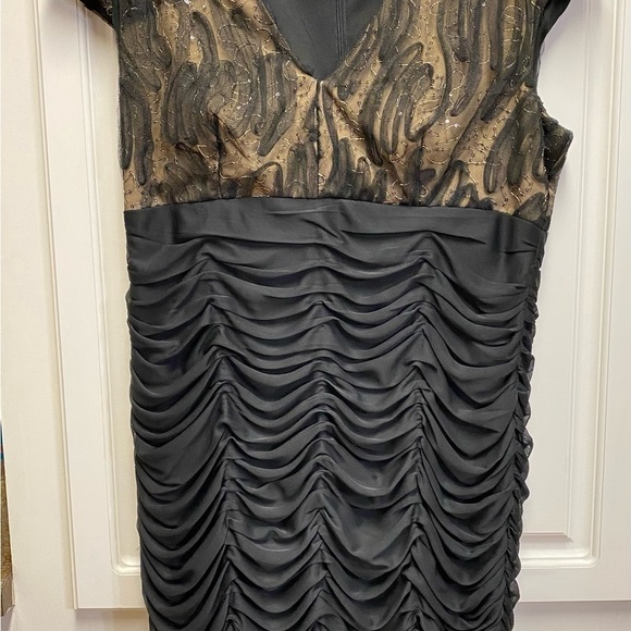 Dress - Picture 5 of 9